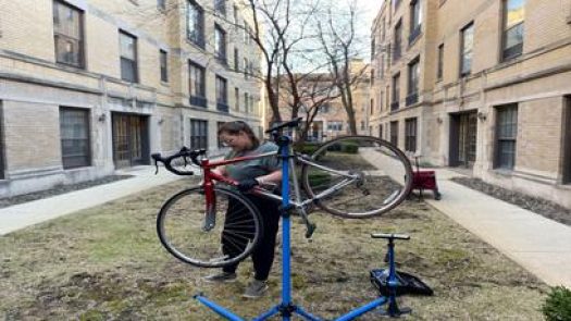 Curbside Bicycles in nan Row 37 2
